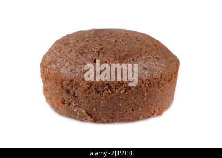 Primo piano di un souffle di cioccolato su sfondo bianco Foto Stock