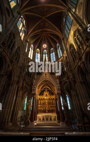 Una foto verticale della Cattedrale di San Vito dall'interno, Praga, Czechia Foto Stock