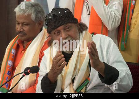 India. 27th luglio 2022. KOLKATA, INDIA - 27 LUGLIO: Bharatiya Janata Party (BJP) membro del Comitato esecutivo nazionale e l'attore Bollywood Mithun Chakraborty interagisce con i media presso l'ufficio del partito BJP il 27 luglio 2022 a Kolkata, India. (Foto Samir Jana/Hindustan Times/Sipa USA) Credit: Sipa USA/Alamy Live News Foto Stock