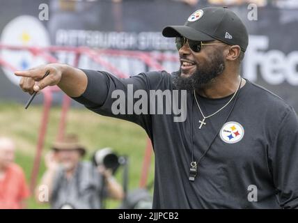 Latrobe, Stati Uniti. 27th luglio 2022. Pittsburgh Steelers capo allenatore Mike Tomlin durante il primo giorno di campo di formazione a Saint Vincent College in Latrobe Pennsylvania Mercoledì, Luglio 27, 2022 Foto di Archie Carpenter/UPI Credit: UPI/Alamy Live News Foto Stock