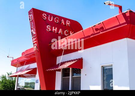 Rudyard, Montana - 2 luglio 2022: Hthe Sugar Shack diner in Rudyard Montana è un ristorante retrò che serve hamburger e milkshake Foto Stock