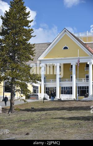 Parco nazionale di Yellowstone. STATI UNITI. 5/22/2022. Lake Yellowstone Hotel. Molte persone pensano che il più antico Lodge in Yellowstone è l'Old Faithful Inn. Foto Stock