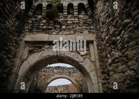 Primo piano del castello storico e ponte della fortezza di Kalemegdan a Belgrado, in Serbia Foto Stock