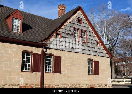 Una vista esterna di un edificio storico a Old Salem, Carolina del Nord, USA Foto Stock