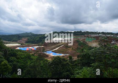 Costruzione delle dighe Ciawi e Sukamahi a Megamenung, Bogor, 11/1/2021. La diga fa parte del piano generale per il controllo delle inondazioni a Jakarta Foto Stock