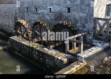 Casa di Modrijan, antico mulino al parco delle grotte di Postojna, Slovenia Foto Stock