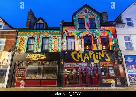 Inghilterra, Dorset, Bournemouth, Boscombe, Chaplin's Wine Bar e Modern Times Restaurant Foto Stock