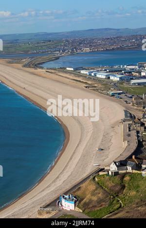 Inghilterra, Dorset, Weymouth, Portland, vista di Chesil Beach e Fortuneswell da Portland Bill Foto Stock