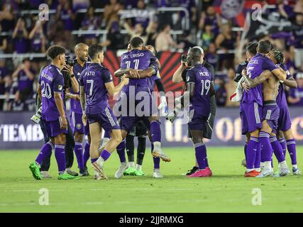 Orlando, FL: Orlando City celebra la vittoria e avanza alle finali dopo la partita MLS della Lamar Hunt U.S. Open Cup, mercoledì 27 luglio 2 Foto Stock