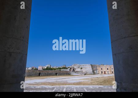 Vista dalla chiesa di San Giorgio nella vecchia fortezza veneziana nella città di Corfù, su un'isola greca di Corfù Foto Stock