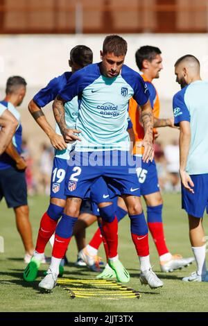 Jose Maria Gimenez di Atletico de Madrid si riscalda durante la partita di calcio pre-stagione tra Numancia e Atletico de Madrid il 27 luglio 2022 allo stadio Sporting Uxama di El Burgo de Osma, Soria, Spagna - Foto: Irina R Hipolito/DPPI/LiveMedia Foto Stock