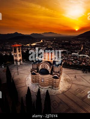 La veduta aerea della Chiesa dell'Annunciazione della Beata Vergine Hercegovachka Gracanitsa a Trebinje - Bosnia-Erzegovina Foto Stock