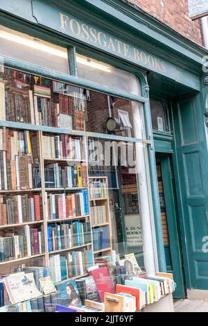 Libri rari e di seconda mano dal negozio di librerie Fossgate nel centro di York, York, Inghilterra, UK 2022 Foto Stock