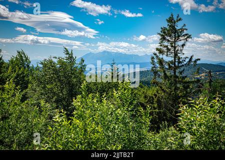 Una vista dalla cima di Jaworzyna Krynicka sui Monti Tatra Foto Stock