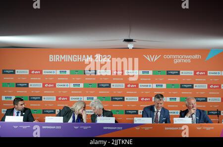 (Da sinistra a destra), CFG - Media and Communications Tom Degun, CGF- CEO, Katie Sadleir, CGF Presidente Dame Louise Martin, Birmingham 2022 CEO Ian Reid e Birmingham 2022 Presidente John Crabtree, durante la conferenza stampa di apertura dei Giochi del Commonwealth di Birmingham 2022 presso il Games Media Hub di Birmingham. Data foto: Giovedì 28 luglio 2022. Foto Stock