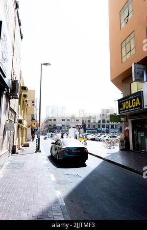 Una foto verticale di al Seef Street a Dubai, Emirati Arabi Uniti Foto Stock