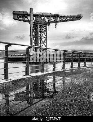 Gru da cantiere Titan in uno storico cantiere navale di Clydebank, Scozia Foto Stock