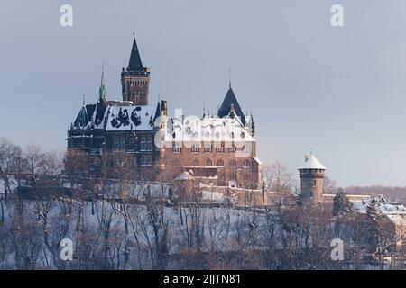 Storico castello di Wernigerode in inverno Foto Stock