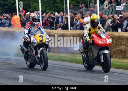 Kenny Roberts, Proton KRV3, Mick Doohan, Honda NSR500, due ruote Grand Prix Heroes, Goodwood Festival of Speed, The Innovators - Masterminds of Motors Foto Stock
