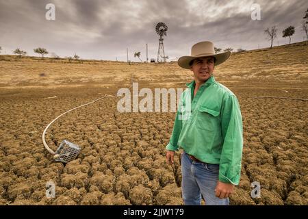 Il contadino e il grazier James Walker ha fotografato la sua proprietà colpita dalla siccità vicino a Longreach nel Queensland Foto Stock