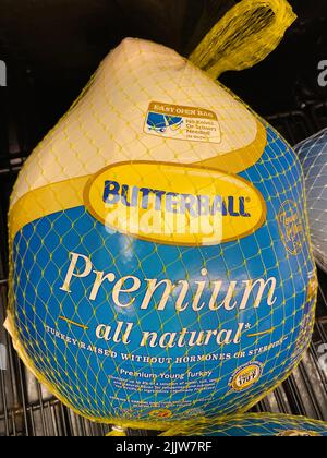 Grovetown, GA USA - 03 15 22: Negozio al dettaglio Frozen Butterball turkey Foto Stock