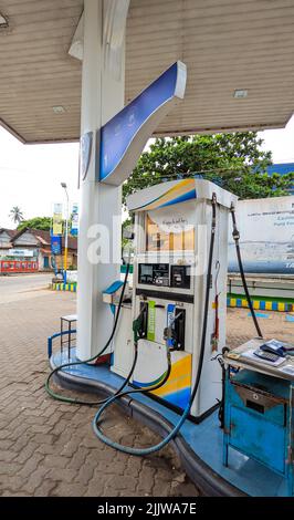 stazione di pompaggio benzina e diesel abbandonata a causa di sciopero contro l'aumento dei prezzi Foto Stock