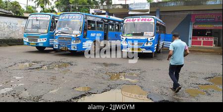 Vista del Kerala state Road Transport Corporation deposito autobus situato a Shornur palakkad, Kerala, India Foto Stock