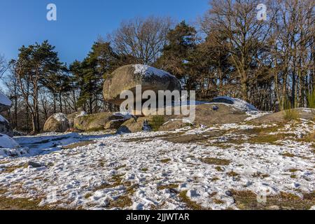 I gruppi rocciosi di Les Pierres Jaumatres si trovano sul Mont Barlot, a sud della città di Boussac nel dipartimento della Creuse, Francia Foto Stock