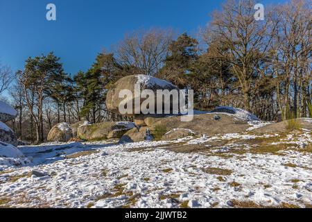 I gruppi rocciosi di Les Pierres Jaumatres si trovano sul Mont Barlot, a sud della città di Boussac nel dipartimento della Creuse, Francia Foto Stock