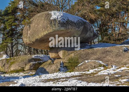 I gruppi rocciosi di Les Pierres Jaumatres si trovano sul Mont Barlot, a sud della città di Boussac nel dipartimento della Creuse, Francia Foto Stock