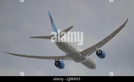 Aeroporto di Heathrow, Londra, Regno Unito. 28 luglio 2022. La United Boeing Dreamliner decollo dalla pista Southern a Heathrow Foto Stock