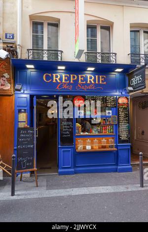 Francia, Parigi, scena di strada di fronte a 'Creperie Chez Suzette' in Rue de la Huchette Foto © Fabio Mazzarella/Sintesi/Alamy Stock Photo Foto Stock