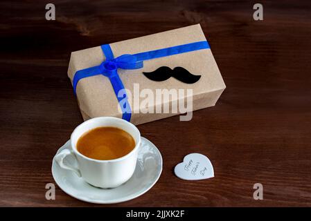 Iscrizione del giorno del Padre felice con una tazza di caffè Foto Stock