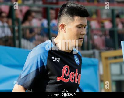 Il difensore coreano della SSC Napoli Kim min Jae guarda il campo di allenamento pre-stagione 2022-23 della SSC Napoli a Castel di Sangro Foto Stock