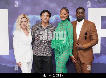 (Da sinistra a destra) Donna Mills, Brandon Perea, Keke Palmer e Daniel Kaluuya partecipano alla prima britannica di Nope all'Odeon Leicester Square di Londra. Data foto: Giovedì 28 luglio 2022. Foto Stock