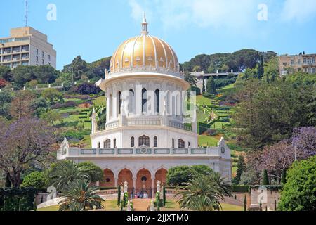 HAIFA, ISRAELE - 12 MAGGIO 2011: Il Tempio di Baba è il tempio principale della religione Bahai, che si trova al centro dei Giardini Bahai. Foto Stock