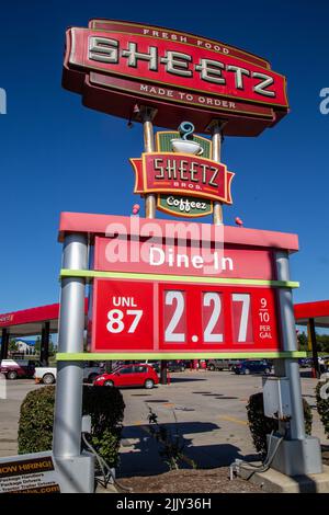 Libano, PA, USA - 5 ottobre 2016: Segno Sheetz presso una catena di negozi di convenienza con caffè, bevande fredde, alimentari, e prodotti alimentari su ordinazione, e self-s Foto Stock