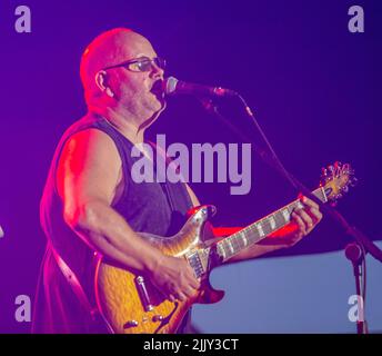 Sidmouth, 28th luglio 2022 la band folk/rock degli anni '70 Steeleye Span ha aperto il via al Sidmouth Folk Festival 2022, tornato in piena influenza quest'anno dopo due anni di restrizioni pandemiche. Credit: Tony Charnock/Alamy Live News Foto Stock