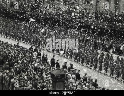 Sfilate e marce - Guerra Mondiale 2nd - militare Australiano. Settembre 28, 1942. Foto Stock