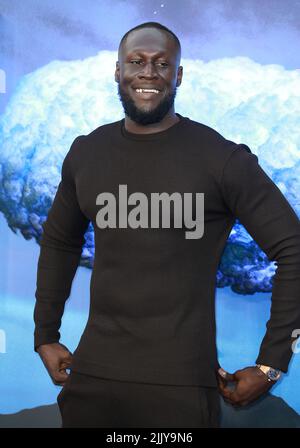 Stormzy partecipa alla Premiere britannica di 'NOPE' a Odeon Luxe Leicester Square il 28 luglio 2022 a Londra, Inghilterra. Foto Stock