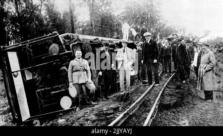 Immagine di Mitchell del treno reale rovesciato. Foto scattata da Mitchell subito dopo il deragliamento dei treni reali. Luglio 22, 1955. Foto Stock