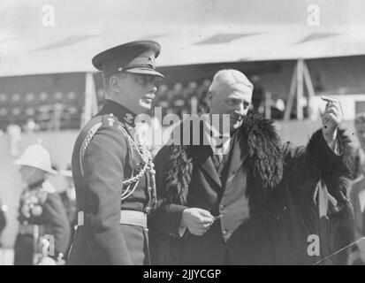 Visita reale Fremantle Giovedi -- il sindaco di Fremantle Sig. F.E. Gibson dà il benvenuto al Duca di Fremantle. Ottobre 8, 1934. Foto Stock