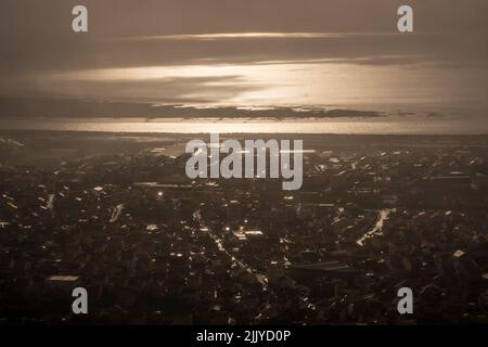 Vista aerea sul fiume Tago durante l'atterraggio all'aeroporto Humberto Delgado, Lisbona, Portogallo Foto Stock