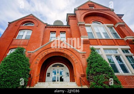 Il municipio di Oxford è raffigurato, 31 maggio 2015, a Oxford, Mississippi. Il municipio di Oxford è stato costruito nel 1885 in stile architettonico romanico Revival. Foto Stock