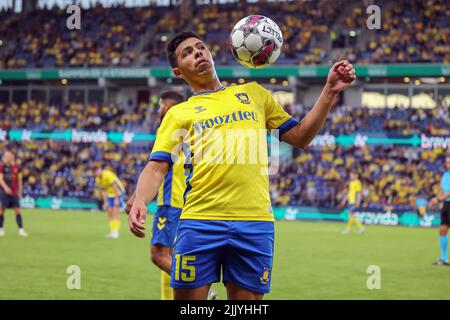 Broendby, Danimarca. 28th luglio 2022. Blas Riveros (15) di Broendby SE visto durante la partita di qualificazione della UEFA Europa Conference League tra Broendby IF e Pogon Szczecin allo stadio Broendby di Broendby a Broendby. (Photo Credit: Gonzales Photo/Alamy Live News Foto Stock