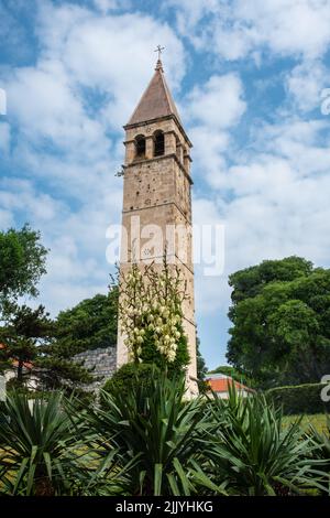 Vicino al Palazzo di Diocleziano si trova il Campanile di St. Arnir Foto Stock