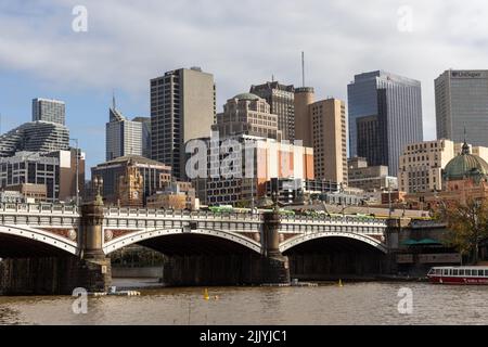 Il paesaggio urbano di Melbourne e il ponte Prince si trovano a Victoria Australia il 11th 2022 giugno Foto Stock