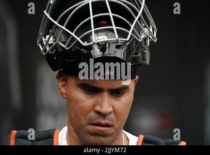 Baltimora, Stati Uniti. 28th luglio 2022. BALTIMORE, MD - 28 LUGLIO: Il catcher Baltimore Orioles Robinson Chirinos (23) durante una partita MLB tra i Baltimore Orioles e i Tampa Bay Rays, il 28 luglio 2022, all'Orioles Park di Camden Yards, a Baltimora, Maryland. (Foto di Tony Quinn/SipaUSA) Credit: Sipa USA/Alamy Live News Foto Stock