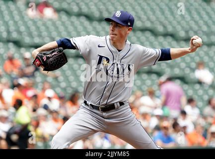 Baltimora, Stati Uniti. 28th luglio 2022. BALTIMORE, MD - 28 LUGLIO: Tampa Bay Rays inizia il lanciatore Ryan Yarbrough (48) sulla massa durante una partita MLB tra i Baltimore Orioles e i Tampa Bay Rays, il 28 luglio 2022, all'Orioles Park a Camden Yards, a Baltimora, Maryland. (Foto di Tony Quinn/SipaUSA) Credit: Sipa USA/Alamy Live News Foto Stock