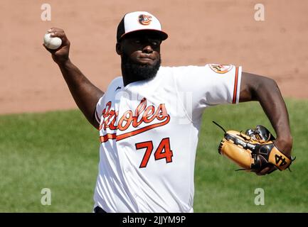 Baltimora, Stati Uniti. 28th luglio 2022. BALTIMORE, MD - 28 LUGLIO: Il lanciatore di rilievo Baltimore Orioles Felix Bautista (74) sulla mound per concludere la vittoria per Baltimora durante una partita MLB tra i Baltimore Orioles e i Tampa Bay Rays, il 28 luglio 2022, all'Orioles Park a Camden Yards, a Baltimora, Maryland. (Foto di Tony Quinn/SipaUSA) Credit: Sipa USA/Alamy Live News Foto Stock